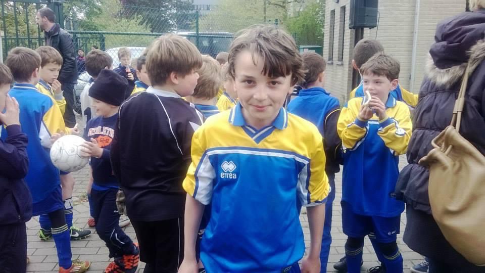 Jonge Akhmad bij voetbal tornooi